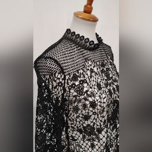 RETRO BLACK LACE TOP